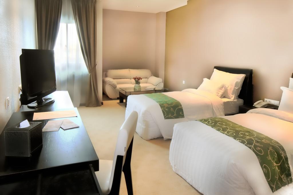 Grand Delta Hotell Medan Exteriör bild