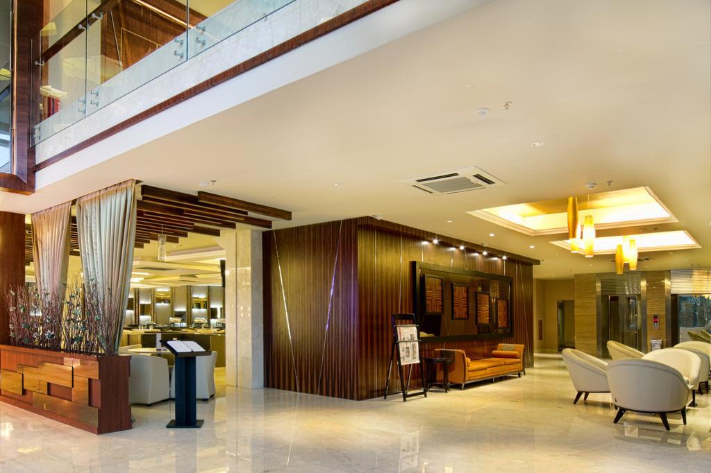 Grand Delta Hotell Medan Exteriör bild